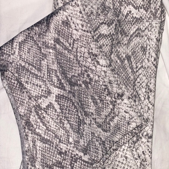 Brand never worn sold out every where - Picture 3 of 4